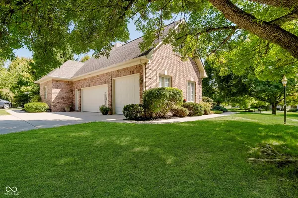 4827 Woods Edge DR, Zionsville, IN 46077