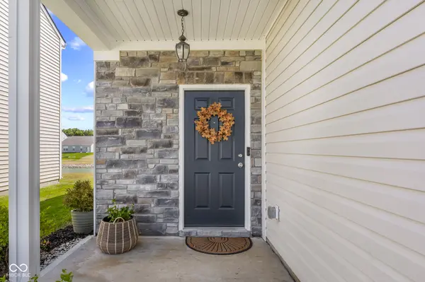 2437 Creekland DR, Columbus, IN 47201
