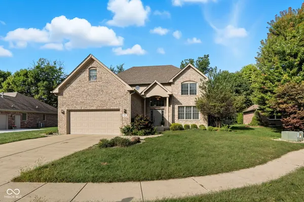386 White Oak LN, Greenwood, IN 46142