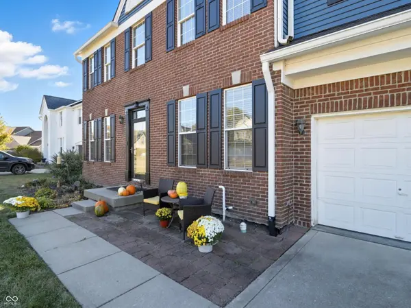 15 W Woodsage CT, Westfield, IN 46074