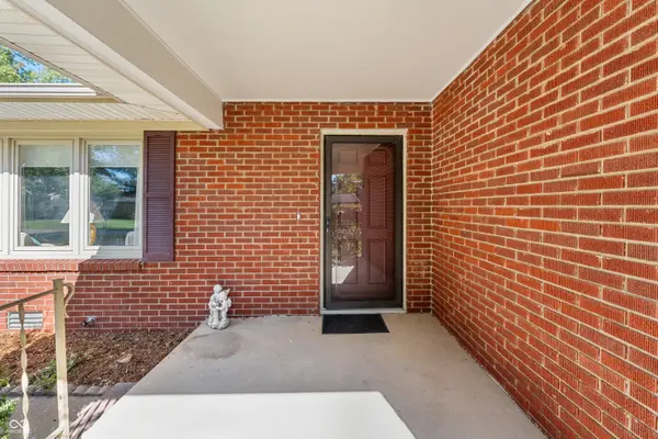 5502 E Karlsway DR, Columbus, IN 47201