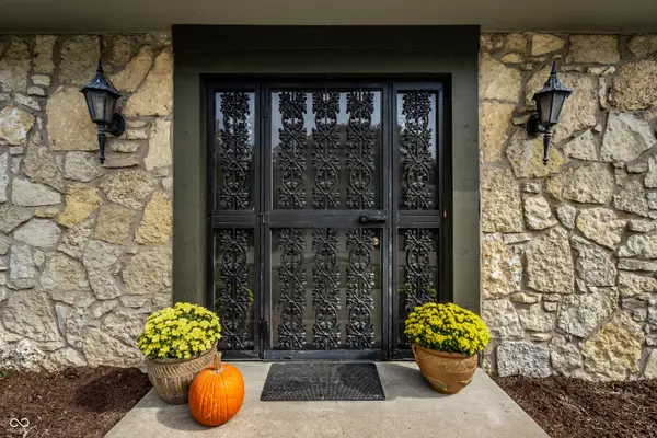 10819 E Lakeshore DR, Carmel, IN 46033