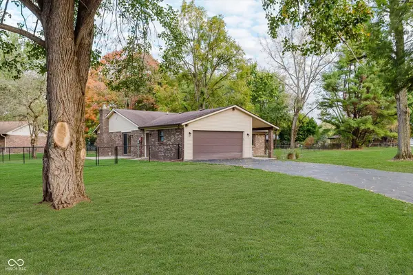 2404 Postmaster LN, Greenfield, IN 46140