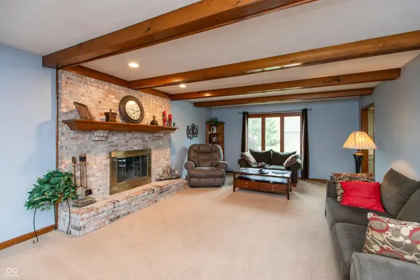 9758 Nicole LN, Brownsburg, IN 46112