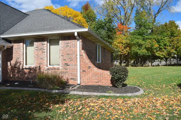 1247 Holiday LN E, Brownsburg, IN 46112