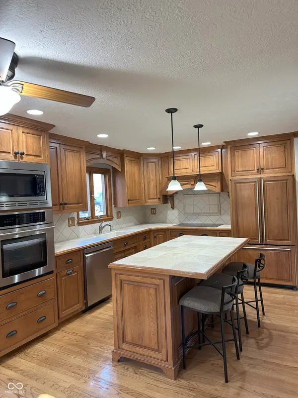12953 Fawns Dell PL, Fishers, IN 46038