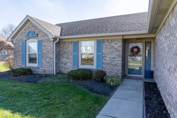 4857 W Stonehaven LN, New Palestine, IN 46163
