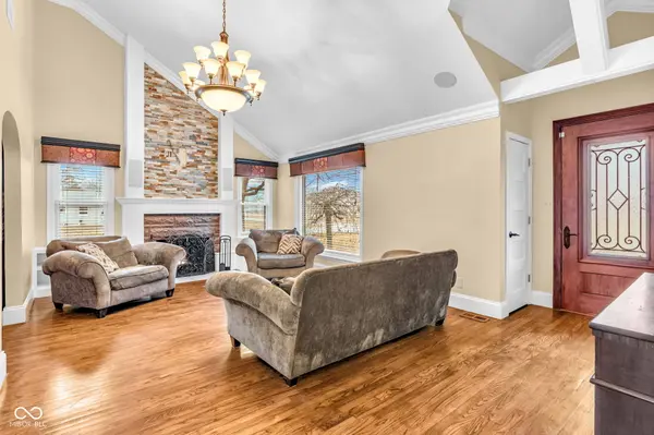 1101 Southview DR, Homecroft, IN 46227