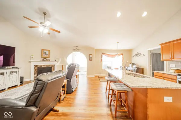 541 Greenwood Trace DR, Whiteland, IN 46184