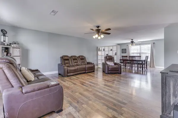 919 Angus LN, Indianapolis, IN 46217