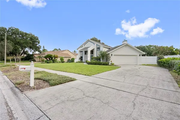 17919 CLEAR LAKE DR, Lutz, FL 33548