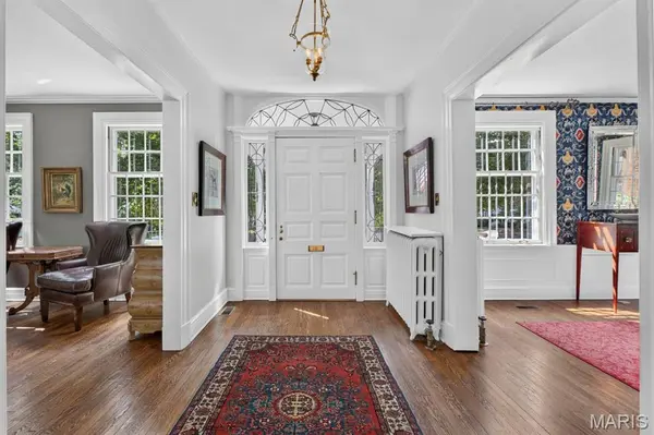 420 Yorkshire PL, Webster Groves, MO 63119