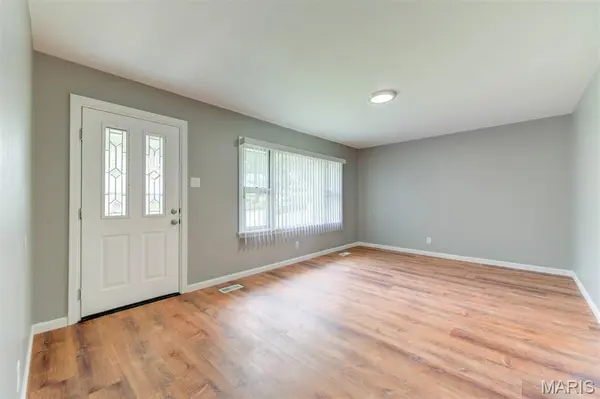 3349 Marmary LN, St Ann, MO 63074