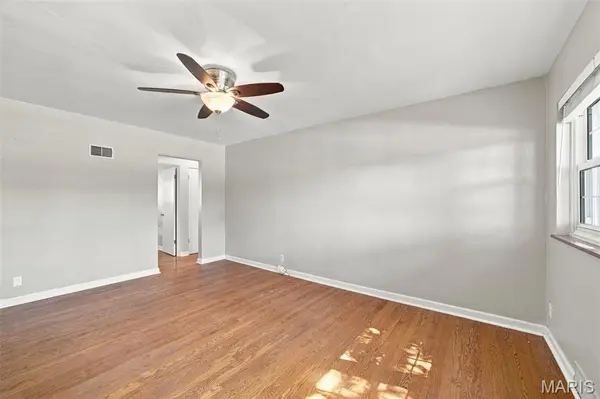9561 Lodge Pole LN, St Louis, MO 63126