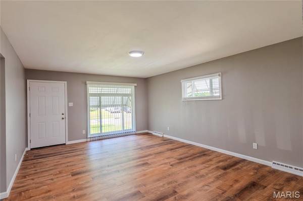 6716 Lightwood DR, Hazelwood, MO 63042