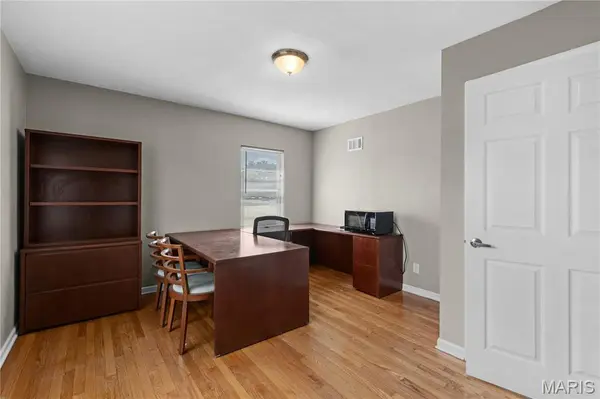 10236 Halls Ferry RD, St Louis, MO 63136