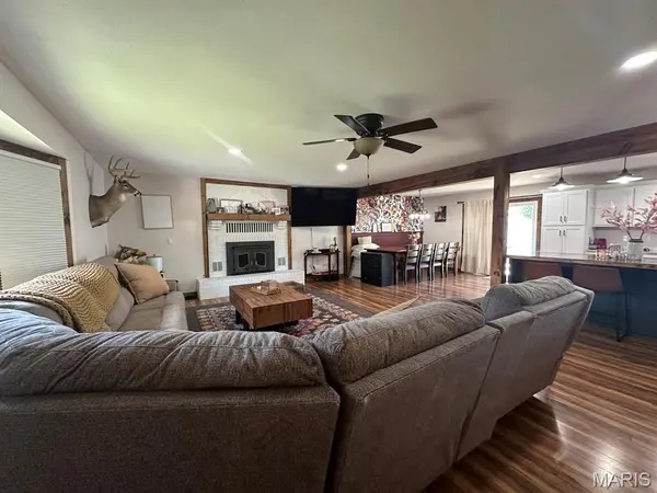 1112 Meadow LN, Dexter, MO 63841