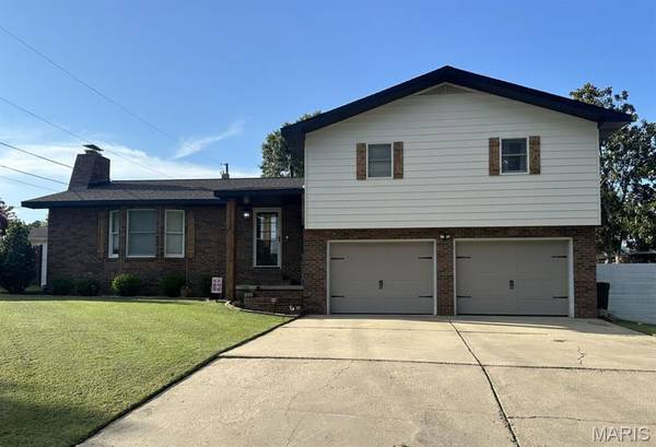 1112 Meadow LN, Dexter, MO 63841