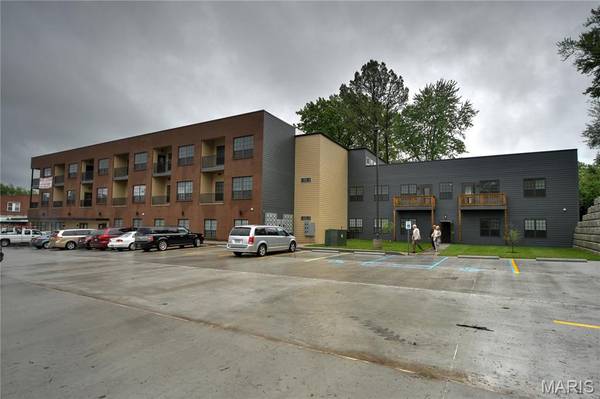 257 S FLORISSANT RD #108, Ferguson, MO 63135