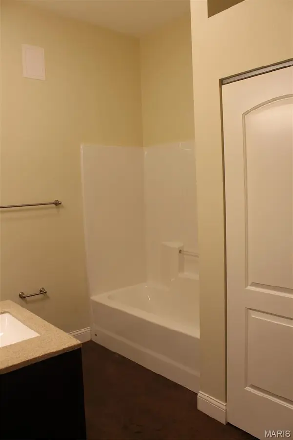 257 S FLORISSANT RD #108, Ferguson, MO 63135