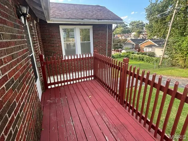 6905 Leedale DR, St Louis, MO 63121