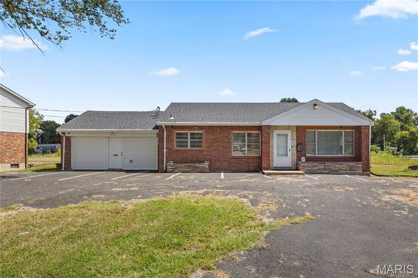 10236 Halls Ferry RD, St Louis, MO 63136