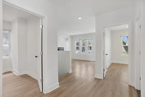 8235 S Woodlawn AVE, Chicago, IL 60619