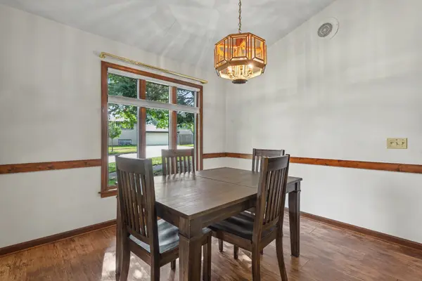 452 Commonwealth LN, Elmhurst, IL 60126