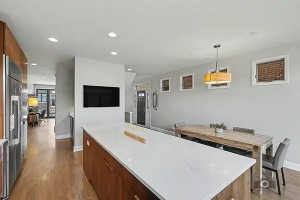3216 S Stewart AVE, Chicago, IL 60616