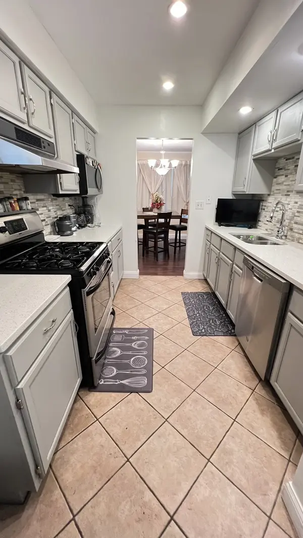 1777 Shoshonee TRL, Wheeling, IL 60090