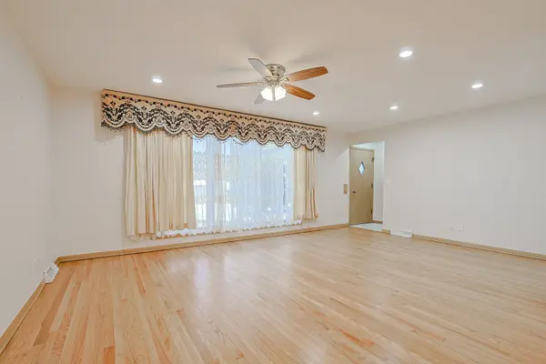 475 Courtesy LN, Des Plaines, IL 60018