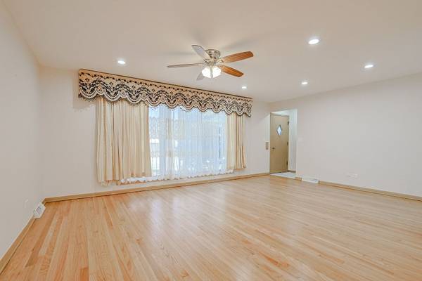 475 Courtesy LN, Des Plaines, IL 60018