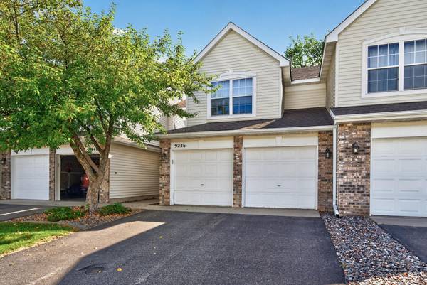 9236 Merrimac LN N, Maple Grove, MN 55311