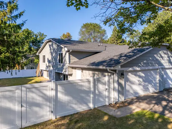 2113 109th AVE NW, Coon Rapids, MN 55433