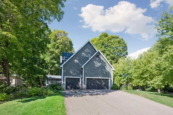 561 Bighorn DR, Chanhassen, MN 55317