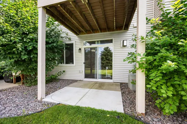 2215 White Water WAY, Eagan, MN 55122