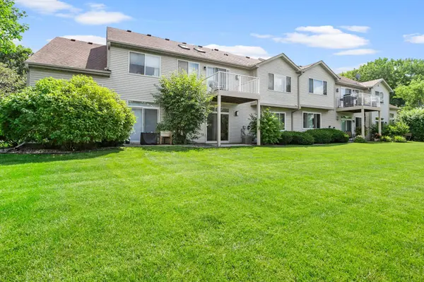 2215 White Water WAY, Eagan, MN 55122