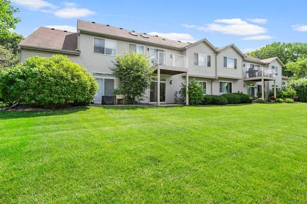 2215 White Water WAY, Eagan, MN 55122