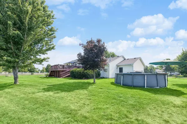 600 Pioneer CIR, Belle Plaine, MN 56011