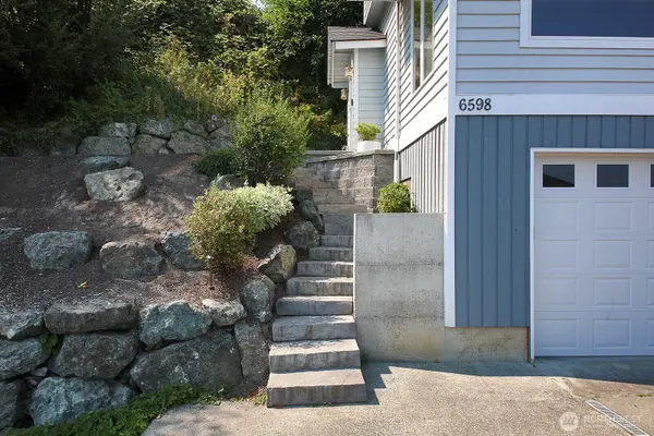 6598 Columbia Beach Dr., Clinton, WA 98236