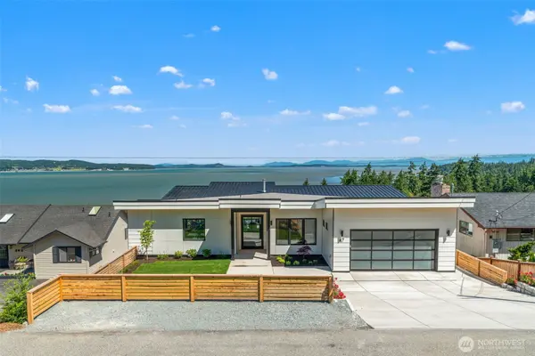 47 Conley DR, Camano Island, WA 98282