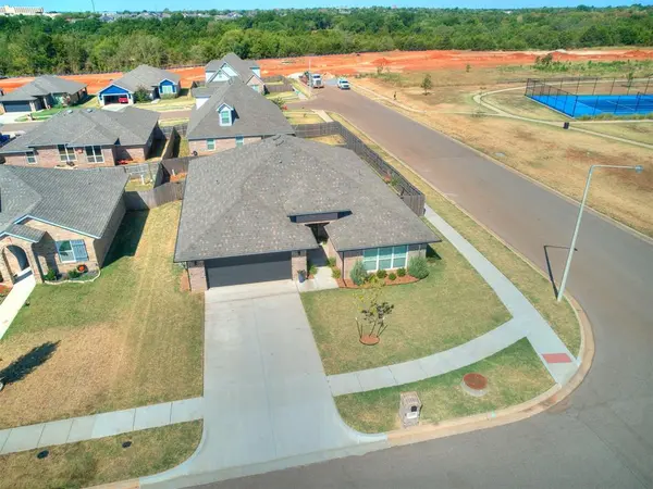 2100 Norwood DR, Norman, OK 73026