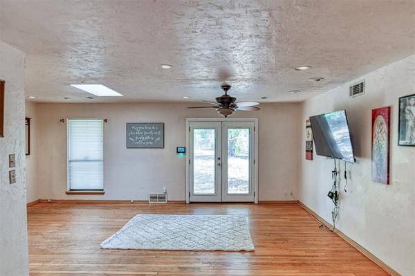3939 Cashion PL, Oklahoma City, OK 73112