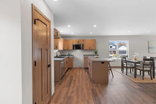 1801 SOUTHLAND LN, New London, WI 54961