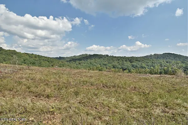 64 Pinnacle Lane, La Follette, TN 37766