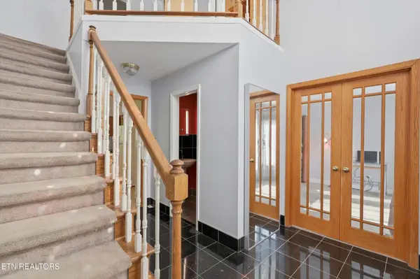 118 W Melbourne Rd, Oak Ridge, TN 37830