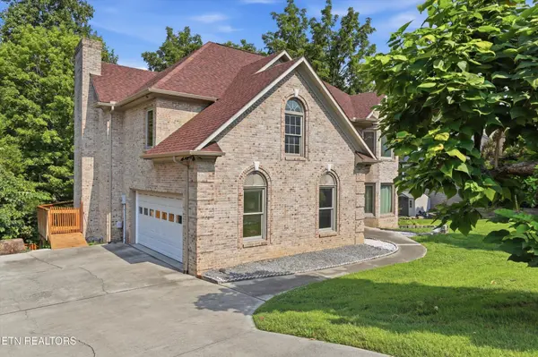 118 W Melbourne Rd, Oak Ridge, TN 37830