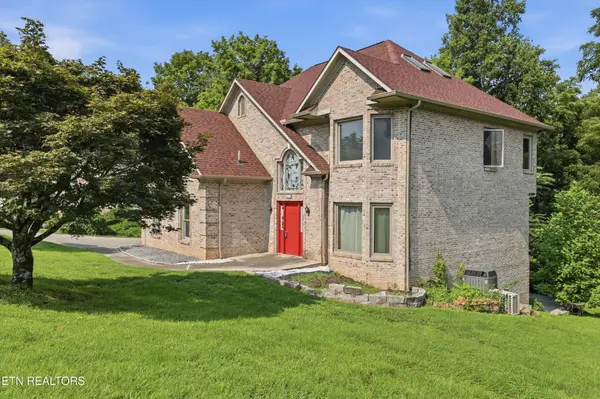 118 W Melbourne Rd, Oak Ridge, TN 37830