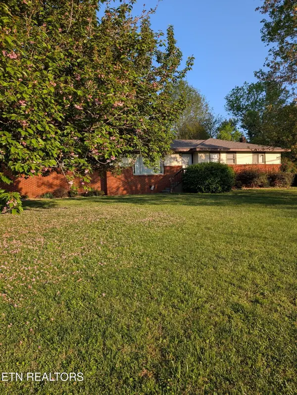 1239 Dossett St, Athens, TN 37303