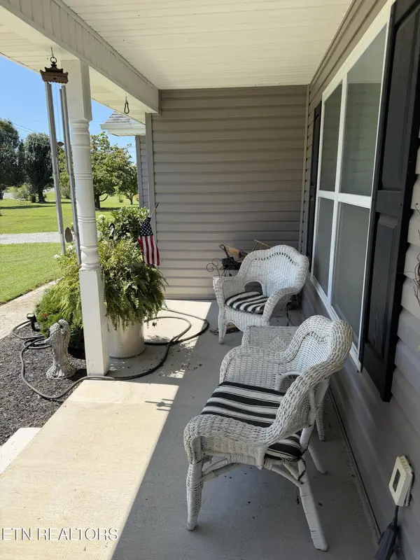 2812 Vicksburg Lane, Strawberry Plains, TN 37871